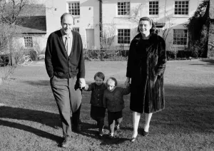 00087 Prints: Roald Dahl Family Print 1968 Y1057 (00087)