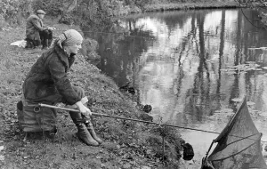 00087 Prints: River Trent Angler Print 22nd November 1977