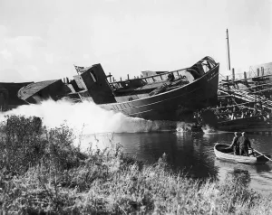 00092 Prints: Aby of Fleetwood Post War Trawler Print