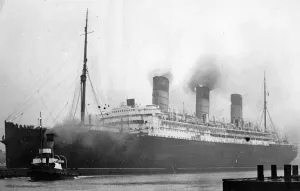 00094 Prints: The Berengaria Enters the River Tyne Print