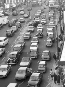 London Traffic Print - Knightsbridge to Hyde Park Corner, 6th January 1979