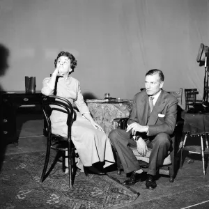 Sir Laurence Olivier rehearses with Joan Plowright, 1957 Print