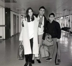 Ian McShane and Family at Heathrow Airport, 1986 Print