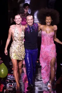 Supermodel Style Inspiration Prints: Kate Moss Supermodel September 1999 with Julien MacDonald Welsh fashion designer