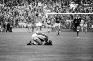 Everton v. Aston Villa 1984 Print - Football Division One Matchday Photo