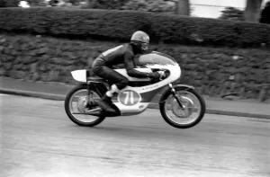 Prints of The International Isle of Man TT 350cc Junior Race, 7th June 1971 Isle Of Man Prints: 1971 Isle of Man TT 350cc Junior Race Print