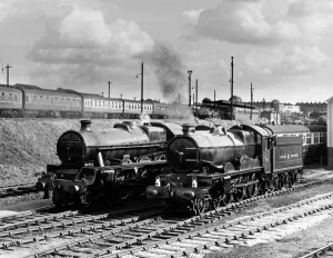 Castle Class Locomotive Prints: Great Western Railway Castle Class steam locomotive 7029 Clun Castle pictured with London