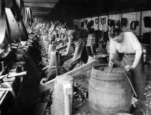 Prints of Burton on Trent coopers at work. March 1937 P014467 0700to0799 Prints: Burton on Trent Coopers at Work Print, 1937