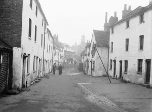 Prints of Uxbridge Bell yard. Slum clearance. Inhabitants of Bakers Yard, Nashs Yard, Bell yard and York Road moved to new estate off Glebe Road, Austin Way. London, 9th December 1932 Slums Prints: Uxbridge Bell Yard Slum Clearance Print, 9th December 1932