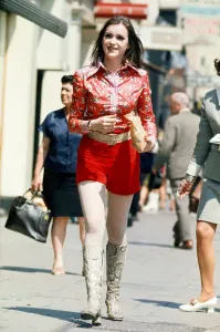 Retro Clothing Trends Prints: Lynne Hilson walking down Kings Road, Chelsea, London. June 1970