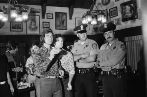 Tom Jones and Engelbert Humperdinck Meet in Sacramento Pub Print, 1973