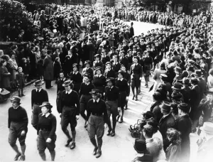 01400 Prints: Lincoln VE Day Parade Print: Land Army Girls March Past Cathedral