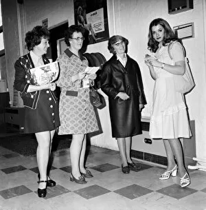 Images Dated 18th April 1975: Miss UK Helen Morgan, opens the new Home Building Department at Kennedys in Eastleigh