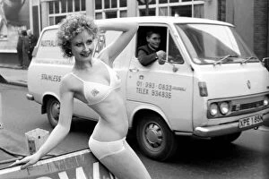 Images Dated 11th February 1975: Model Carolyn Wright seen here on the streets of London modelling the 1975 Summer