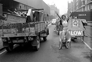 Images Dated 11th February 1975: Model Carolyn Wright seen here on the streets of London modelling the 1975 Summer