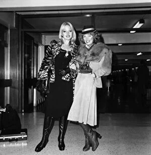 Images Dated 12th January 1975: Models Lilian Muller (blonde) and Suze (in hat) leaving Heathrow Airport for Chicago