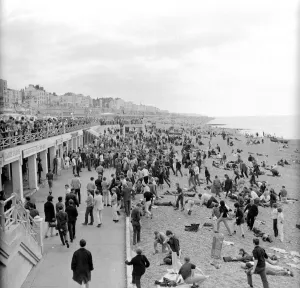 Mods and Rockers clash on Brighton beach during 1964 bank holiday Mods and Rockers clash on Brighton beach during 1964 bank holiday