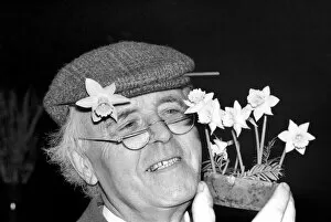 Images Dated 28th January 1975: Mr. Allan Warner. Man with flowers. January 1975 75-00531