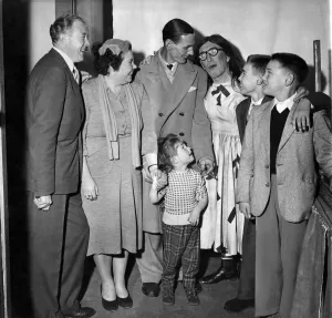Mr. and Mrs. George Atkins of Crawley Surrey with Noel Whitcomb and Arthur Askey Mr. and Mrs. George Atkins of Crawley Surrey with Noel Whitcomb and Arthur Askey