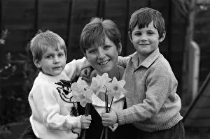 Images Dated 22nd March 1990: Mrs Dee Hughes and her sons Joe, 5, and Adam, 3, at their Bromsgrove home