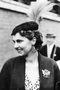 Mrs Jeffery Fairbain from Australia at Royal Ascot in June 1953 Dragon style Mrs Jeffery Fairbain from Australia at Royal Ascot in June 1953 Dragon style
