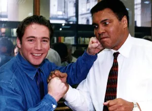 Mirror/0200to0299 00214/muhammad ali ex world champion boxer ally mccoist Mirror/0200to0299 00214/muhammad ali ex world champion boxer ally mccoist
