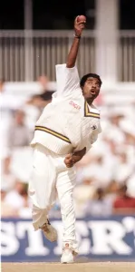 Muttiah Muralitharan Sri Lanka bowler August 1998 bowling against England in Muttiah Muralitharan Sri Lanka bowler August 1998 bowling against England in