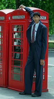 Naseer Ahmed Soomro claims to be World Tallest Man. In the picture he is standing next to Naseer Ahmed Soomro claims to be World Tallest Man. In the picture he is standing next to