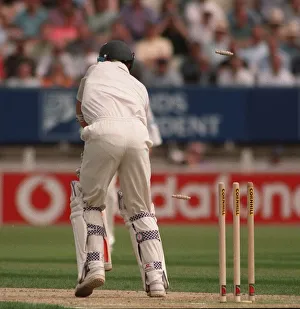 Nasser Hussain Cricket Player Of England July 1999 Is Bowled Out By Simon Doull In Nasser Hussain Cricket Player Of England July 1999 Is Bowled Out By Simon Doull In