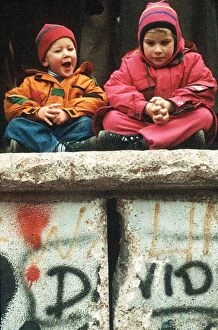 Images Dated 31st December 1989: New Years Eve in Berlin Two children sitting on the Berlin Wall