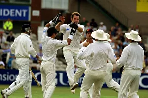 New Zealand Pace Bowler Dion Nash Is Mobbed By Team-Mattes After Trapping Graeme Hick Lbw New Zealand Pace Bowler Dion Nash Is Mobbed By Team-Mattes After Trapping Graeme Hick Lbw