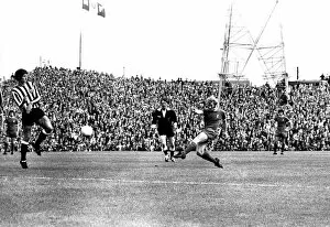 Images Dated 21st August 1971: Newcastle United v Liverpool at St Jamess Park, 22 / 08 / 1971. Alec Lindsay shoots