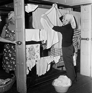 Images Dated 16th November 1970: Newcastle women washing their clothes at Snow Street Wash House, Newcastle