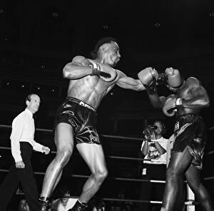 Images Dated 28th May 1988: Nigel Benn vs Tim Williams at Royal Albert Hall London. Benn stopped his opponent