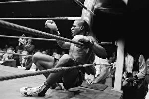 Images Dated 28th May 1988: Nigel Benn vs Tim Williams at Royal Albert Hall London. Benn stopped his opponent