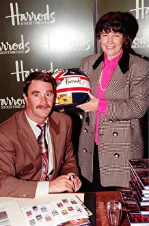 NIGEL MANSELL AND WOMAN AT HARRODS PROMOTION HOLDING A DRIVING HELMET 08/12/1992 NIGEL MANSELL AND WOMAN AT HARRODS PROMOTION HOLDING A DRIVING HELMET 08/12/1992