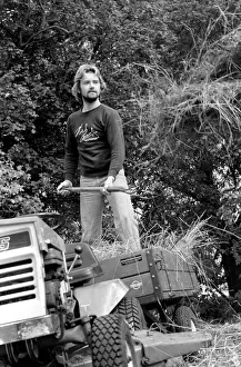 Noel Edmonds at home relaxing in the garden. September 1976 Noel Edmonds at home relaxing in the garden. September 1976