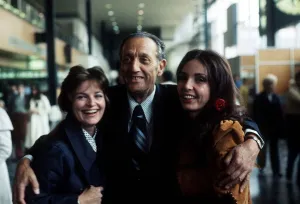 Norton Simon millionaire with his actress wife Jennifer Jones - June 1971 Norton Simon millionaire with his actress wife Jennifer Jones - June 1971