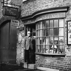 Off Licence on 195 Mill Road, Cambridge, Cambridgeshire in 1963 Off Licence on 195 Mill Road, Cambridge, Cambridgeshire in 1963