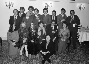 Some past faces from Coronation Street have got together at the Terretse-Est Restaurant Some past faces from Coronation Street have got together at the Terretse-Est Restaurant