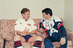 Images Dated 25th April 1993: Paul Gascoigne chats with England manager Graham Taylor in the build up to Wednesday
