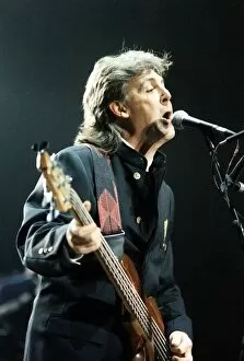Images Dated 27th September 1989: Paul McCartney, singer, former members of the Beatles & Wings