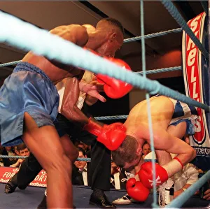 Paul Weir fights Alfonso Zvenyika - Weir on the ropes 1998 Paul Weir fights Alfonso Zvenyika - Weir on the ropes 1998