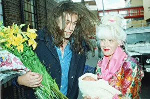 Paula Yates, leaves St Marys Hospital in Paddington, and holds new baby Peaches Geldof Paula Yates, leaves St Marys Hospital in Paddington, and holds new baby Peaches Geldof