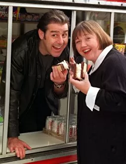 Images Dated 7th May 1996: PAULINE QUIRKE AND ACTOR ANDY GRAY AT A BBC PHOTOCALL WITH A DOUBLE NOUGAT ICE CREAM