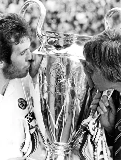 Peter Withe and Nigel Spink kiss the European Cup....Aston Villa. 1982 Peter Withe and Nigel Spink kiss the European Cup....Aston Villa. 1982