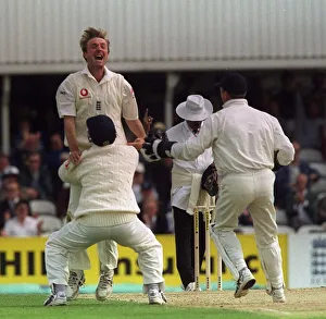 Phil Tufnell celebrates the wicket of Parore in August 1999 with Ramprakash Phil Tufnell celebrates the wicket of Parore in August 1999 with Ramprakash
