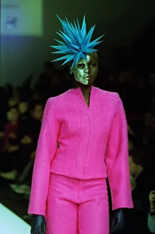 PHILIP TREACY'S FASHION DESIGNS AT LONDON FASHION WEEK PHILIP TREACY'S FASHION DESIGNS AT LONDON FASHION WEEK