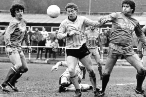 Pictured in the middle is Kim Casey of AP Leamington, they are playing against Bangor Pictured in the middle is Kim Casey of AP Leamington, they are playing against Bangor