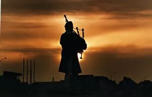 Images Dated 18th April 1996: Piper William Bill Millin playing bagpipes Normandy beach sunset was piper to Lord Lovat